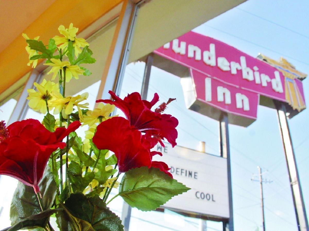 The Thunderbird Inn Savannah Exterior photo